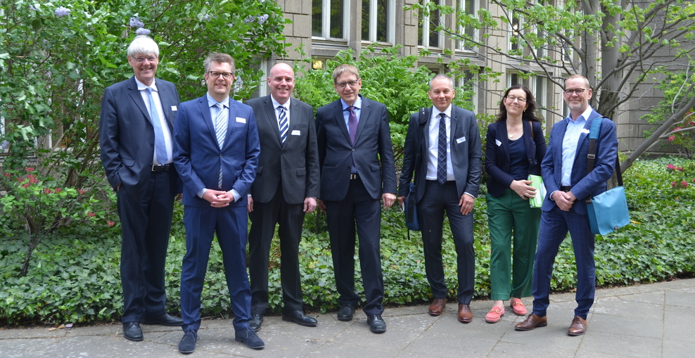 In Zusammenarbeit mit der Notarkammer Celle fand am 12. Mai 2022 eine Informationsveranstaltung für NotarInnen zur Geldwäscheprävention im Landgericht Hannover statt